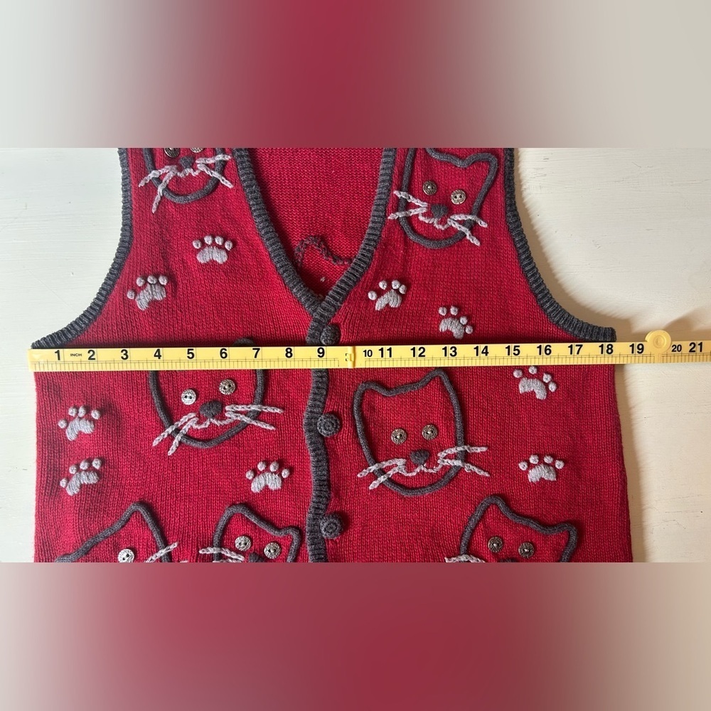 VINTAGE Timberlea Cat Embroidered Sweater Vest Red Gray Button Front Size Small - Picture 7 of 9